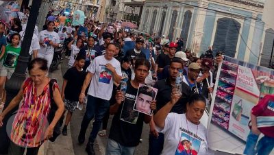 Cientos de personas se lanzaron a las calles de Santiago