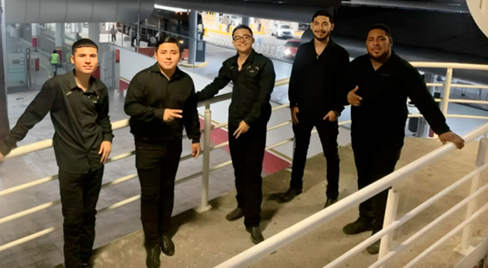  Cinco integrantes del grupo musical “Fugitivo”