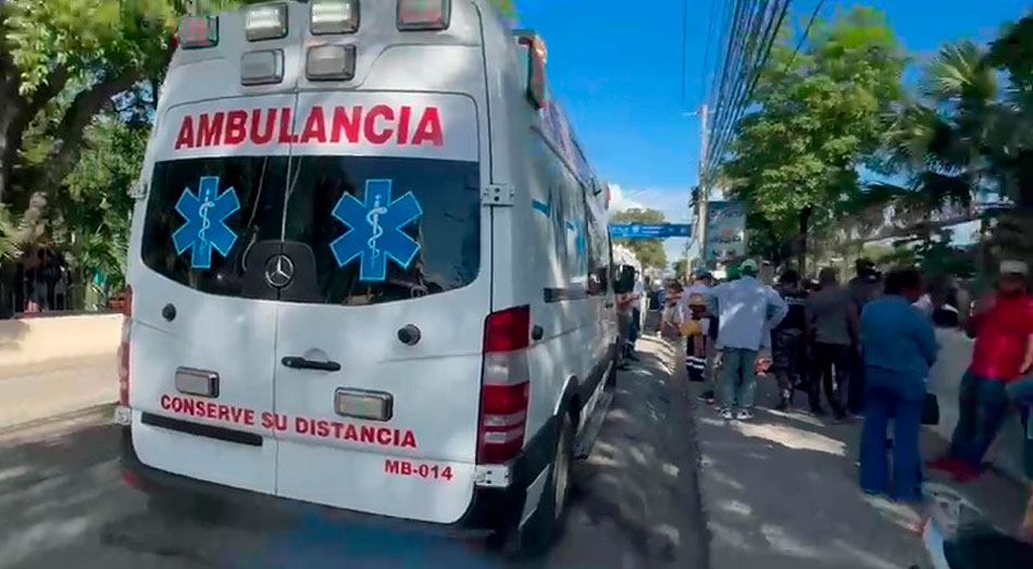 Frente al parquecito La Avenida