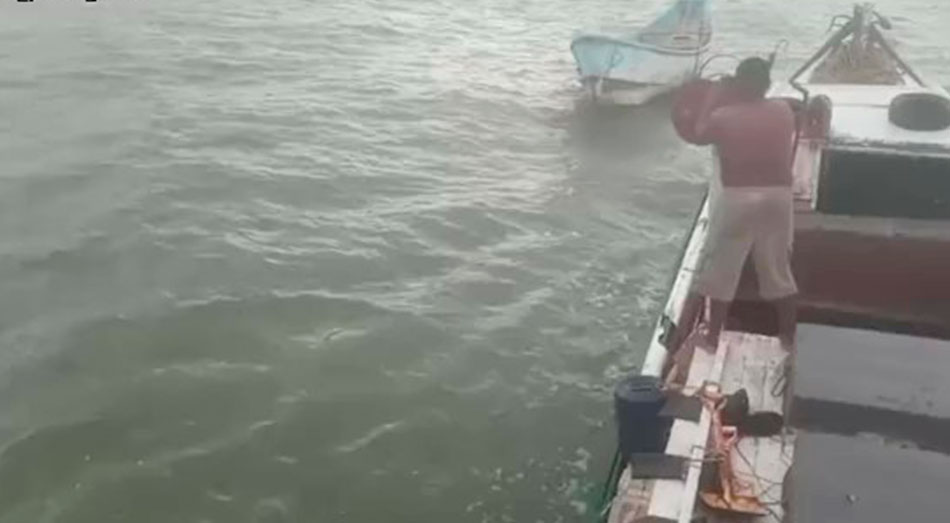 Fueron descubiertos a la deriva en altamar