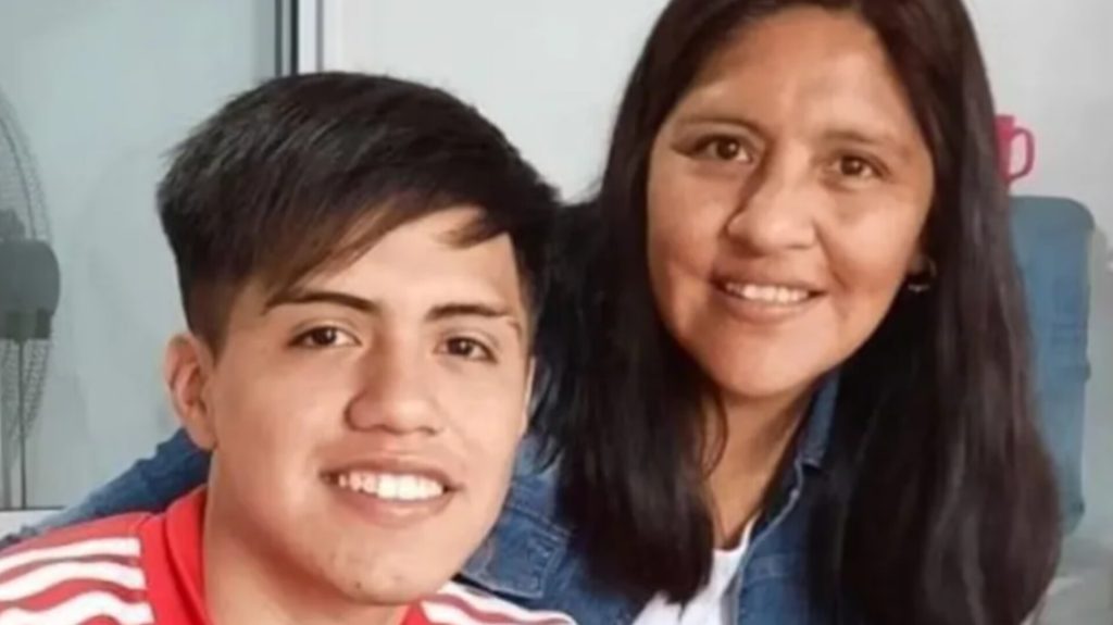 Gladis Raquel González, su hijo Rafael Ignacio Aguirre