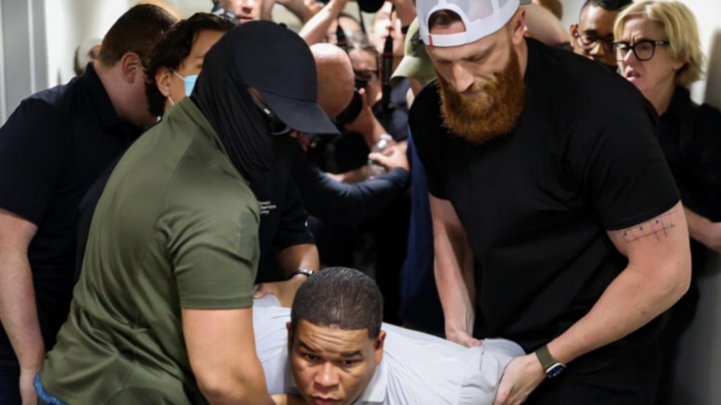ICE realizaron una intervención este viernes en el Tribunal de Inmigración del sur de Manhattan