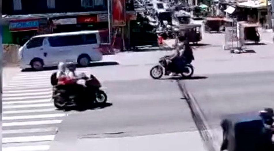 La avenida transcurría con normalidad hasta que el camión colisionó