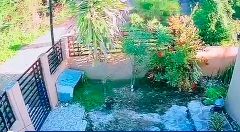 Momento en que un enorme tanque de agua colapsó