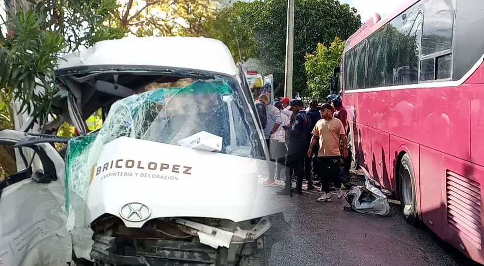 Un autobús que transportaba turistas