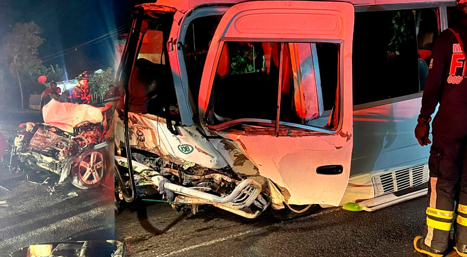 Un autobús y un carro, en la altura del Km/23