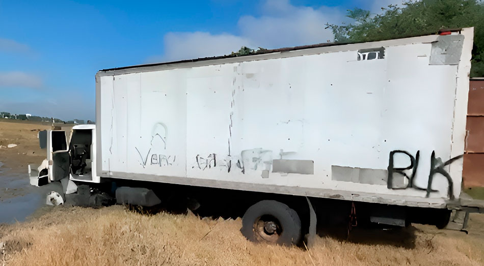Un camión abandonado en Cenoví
