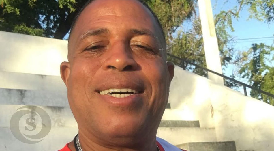 Un reconocido entrenador de baloncesto vegano Pedro Faña