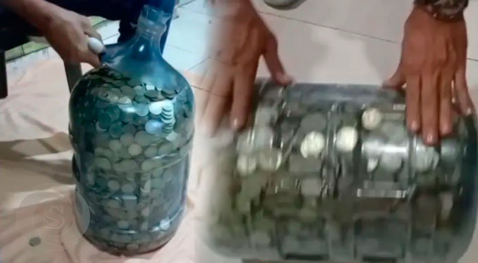 Una familia, llena un botellón de agua de gran tamaño exclusivamente con monedas