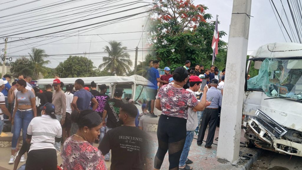 Una guagua de transporte de pasajeros en Esperanza