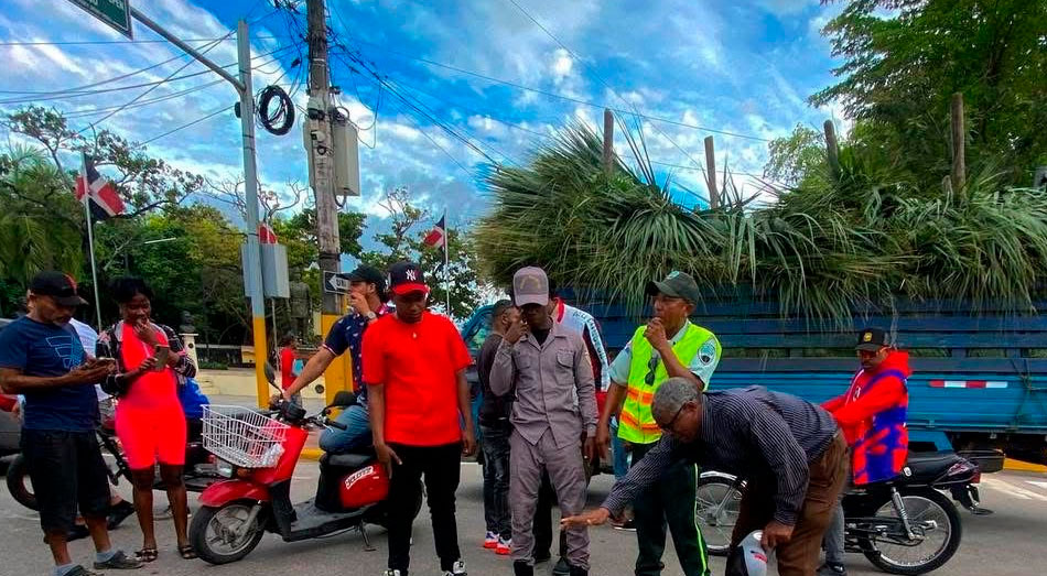 Una integrante del Cuerpo de Bomberos de Higüey