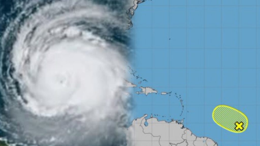Una onda tropical bajo observación 